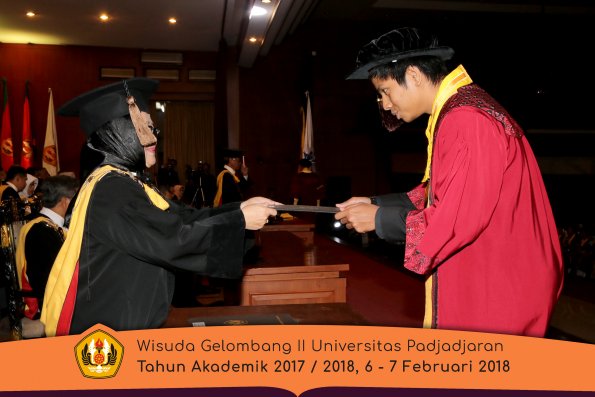 wisuda unpad gel II TA 2017-2018 Fakultas Peternakan  Oleh Dekan 043