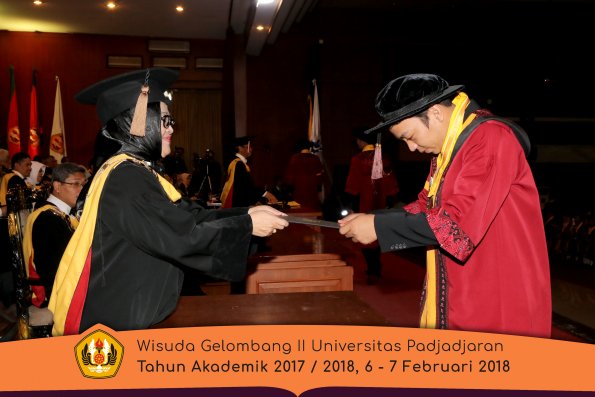 wisuda unpad gel II TA 2017-2018 Fakultas Peternakan  Oleh Dekan 045
