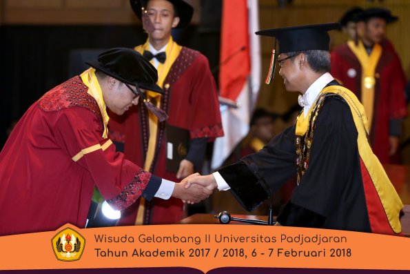 wisuda unpad gel II TA 2017-2018 Fakultas Peternakan  Oleh Rektor 012