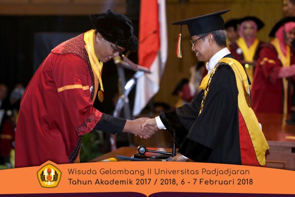 wisuda unpad gel II TA 2017-2018 Fakultas Peternakan  Oleh Rektor 019