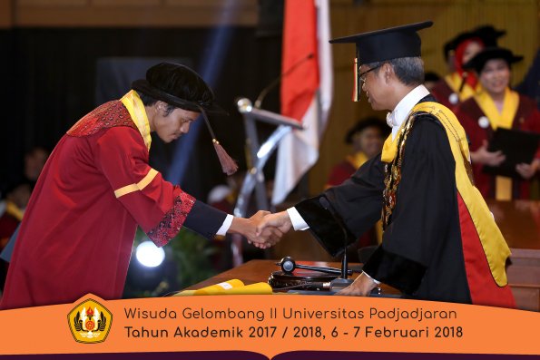 wisuda unpad gel II TA 2017-2018 Fakultas Peternakan  Oleh Rektor 025