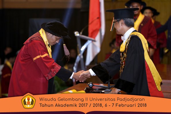 wisuda unpad gel II TA 2017-2018 Fakultas Peternakan  Oleh Rektor 035