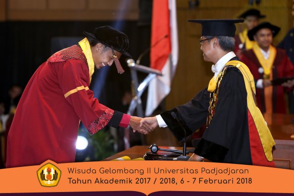 wisuda unpad gel II TA 2017-2018 Fakultas Peternakan  Oleh Rektor 036