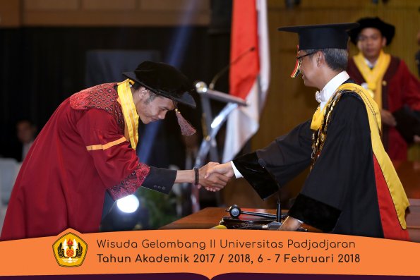 wisuda unpad gel II TA 2017-2018 Fakultas Peternakan  Oleh Rektor 046