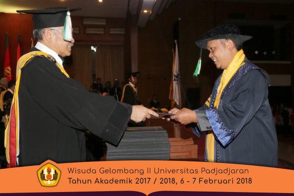 wisuda unpad gel II TA 2017-2018 Fakultas  Pertanian  Oleh Dekan  001
