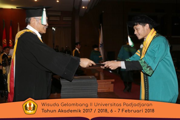 wisuda unpad gel II TA 2017-2018 Fakultas  Pertanian  Oleh Dekan  005