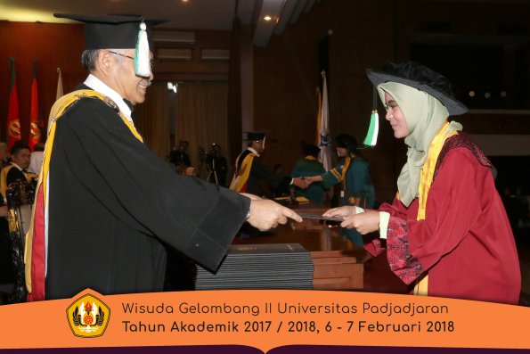 wisuda unpad gel II TA 2017-2018 Fakultas  Pertanian  Oleh Dekan  008