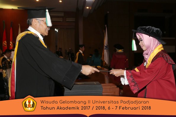 wisuda unpad gel II TA 2017-2018 Fakultas  Pertanian  Oleh Dekan  009