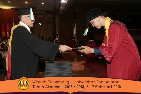 wisuda unpad gel II TA 2017-2018 Fakultas  Pertanian  Oleh Dekan  010