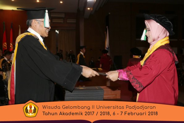 wisuda unpad gel II TA 2017-2018 Fakultas  Pertanian  Oleh Dekan  013