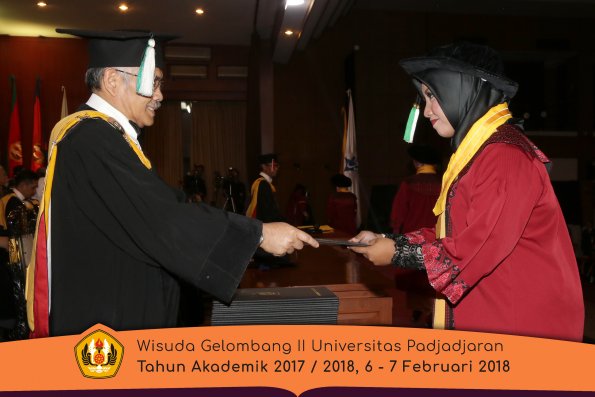 wisuda unpad gel II TA 2017-2018 Fakultas  Pertanian  Oleh Dekan  014