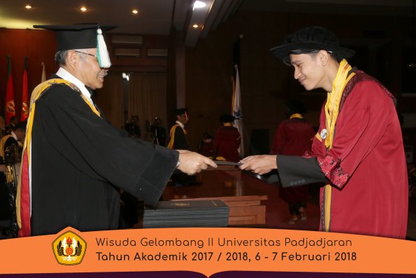 wisuda unpad gel II TA 2017-2018 Fakultas  Pertanian  Oleh Dekan  015