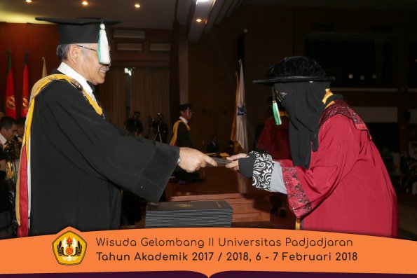 wisuda unpad gel II TA 2017-2018 Fakultas  Pertanian  Oleh Dekan  018