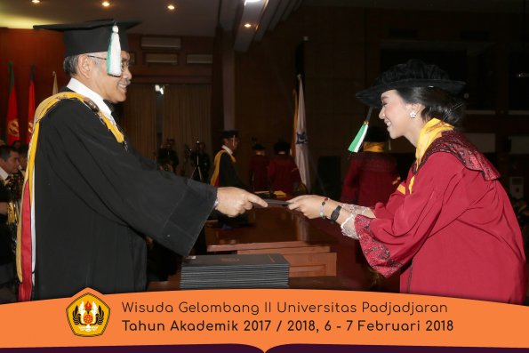 wisuda unpad gel II TA 2017-2018 Fakultas  Pertanian  Oleh Dekan  020