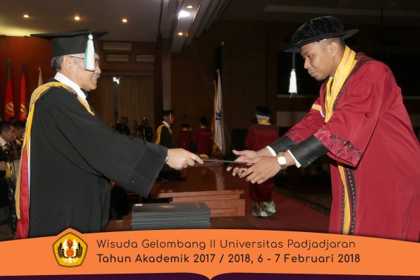 wisuda unpad gel II TA 2017-2018 Fakultas  Pertanian  Oleh Dekan  022
