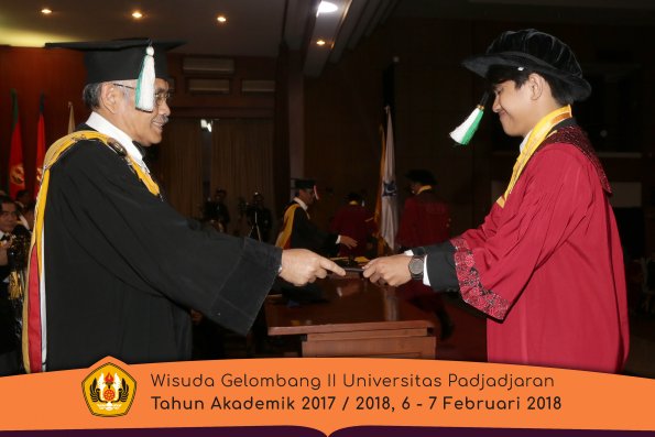 wisuda unpad gel II TA 2017-2018 Fakultas  Pertanian  Oleh Dekan  030