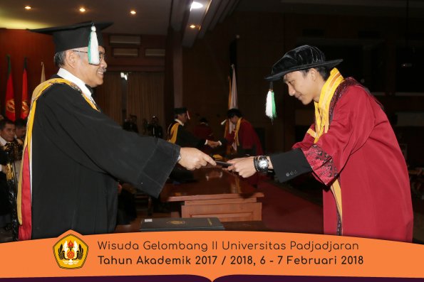 wisuda unpad gel II TA 2017-2018 Fakultas  Pertanian  Oleh Dekan  031