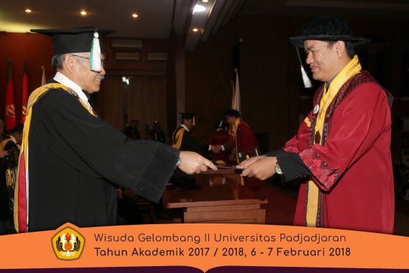 wisuda unpad gel II TA 2017-2018 Fakultas  Pertanian  Oleh Dekan  036