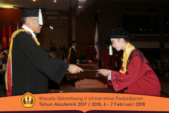 wisuda unpad gel II TA 2017-2018 Fakultas  Pertanian  Oleh Dekan  038