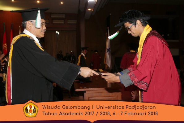 wisuda unpad gel II TA 2017-2018 Fakultas  Pertanian  Oleh Dekan  042