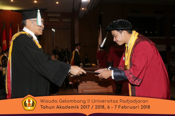 wisuda unpad gel II TA 2017-2018 Fakultas  Pertanian  Oleh Dekan  043