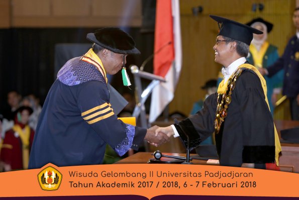 wisuda unpad gel II TA 2017-2018 Fakultas  Pertanian  Oleh  Rektor 004
