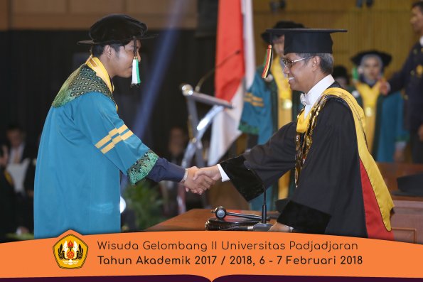 wisuda unpad gel II TA 2017-2018 Fakultas  Pertanian  Oleh  Rektor 006