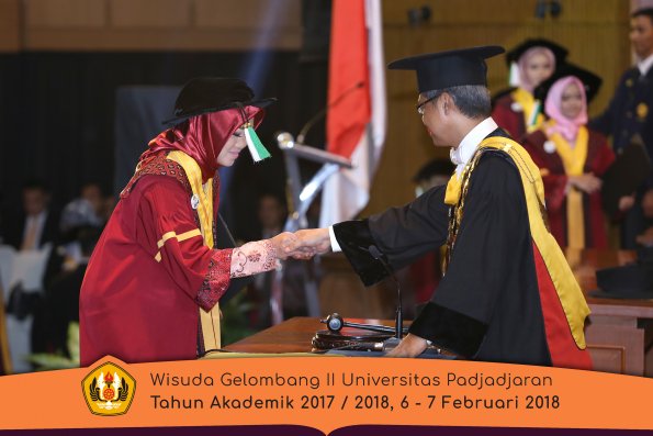 wisuda unpad gel II TA 2017-2018 Fakultas  Pertanian  Oleh  Rektor 013
