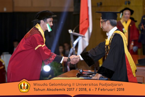 wisuda unpad gel II TA 2017-2018 Fakultas  Pertanian  Oleh  Rektor 018