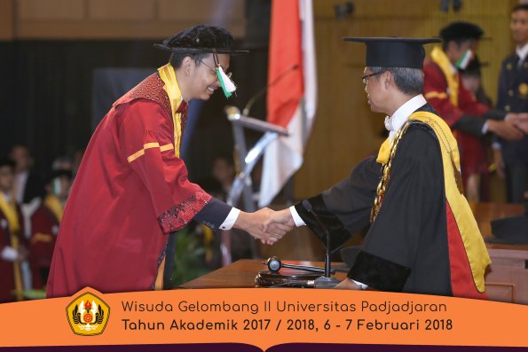 wisuda unpad gel II TA 2017-2018 Fakultas  Pertanian  Oleh  Rektor 025