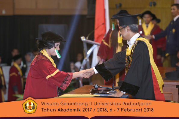 wisuda unpad gel II TA 2017-2018 Fakultas  Pertanian  Oleh  Rektor 027