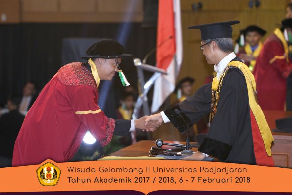 wisuda unpad gel II TA 2017-2018 Fakultas  Pertanian  Oleh  Rektor 029