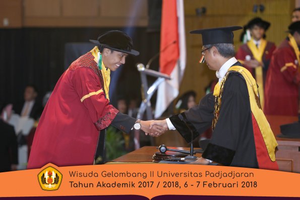 wisuda unpad gel II TA 2017-2018 Fakultas  Pertanian  Oleh  Rektor 030