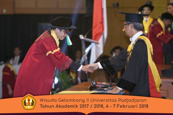 wisuda unpad gel II TA 2017-2018 Fakultas  Pertanian  Oleh  Rektor 032