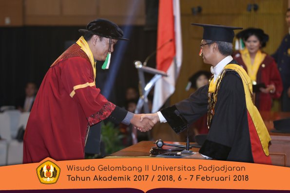 wisuda unpad gel II TA 2017-2018 Fakultas  Pertanian  Oleh  Rektor 038
