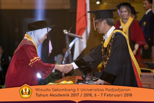 Wisuda Unpad Gel I I TA 2017-2018 Fak Kedokteran Gigi oleh Rektor 012