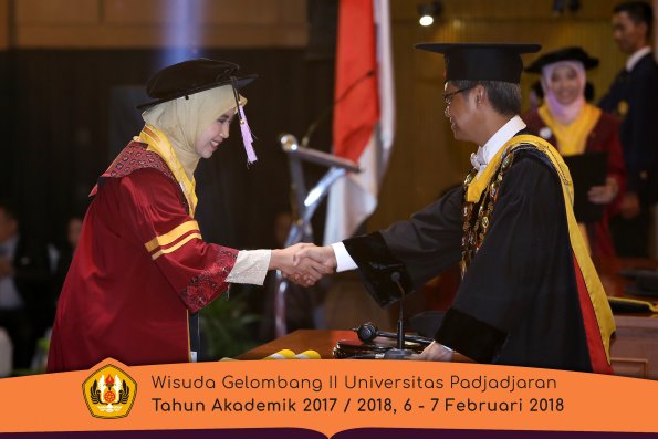 Wisuda Unpad Gel I I TA 2017-2018 Fak Kedokteran Gigi oleh Rektor 015