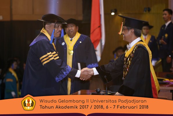 Wisuda Unpad Gel I I TA 2017-2018 Fak Ilmu Sosial Dan Ilmu Politik oleh Rektor 011
