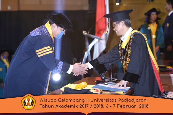 Wisuda Unpad Gel I I TA 2017-2018 Fak Ilmu Sosial Dan Ilmu Politik oleh Rektor 016