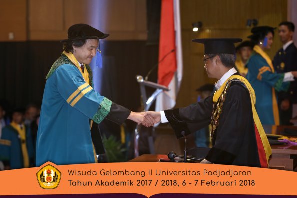 Wisuda Unpad Gel I I TA 2017-2018 Fak Ilmu Sosial Dan Ilmu Politik oleh Rektor 019
