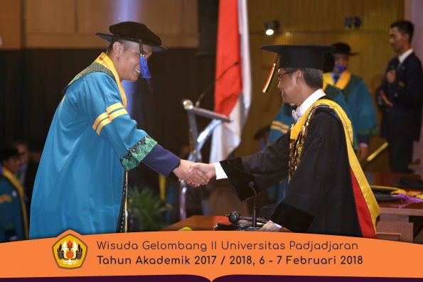 Wisuda Unpad Gel I I TA 2017-2018 Fak Ilmu Sosial Dan Ilmu Politik oleh Rektor 033