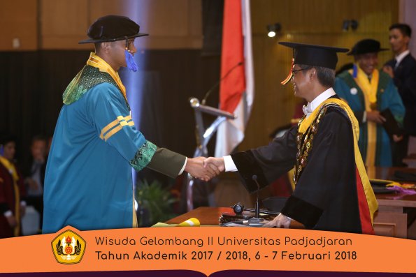 Wisuda Unpad Gel I I TA 2017-2018 Fak Ilmu Sosial Dan Ilmu Politik oleh Rektor 070
