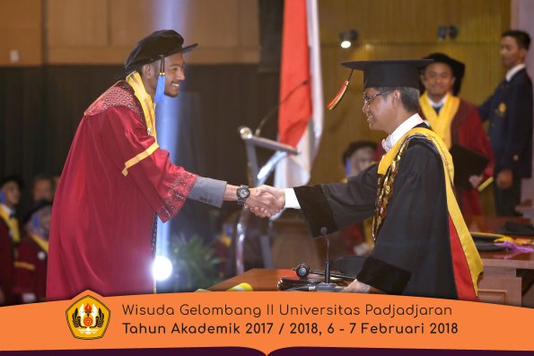 Wisuda Unpad Gel I I TA 2017-2018 Fak Ilmu Sosial Dan Ilmu Politik oleh Rektor 083