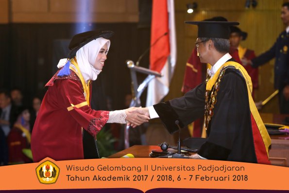 Wisuda Unpad Gel I I TA 2017-2018 Fak Ilmu Sosial Dan Ilmu Politik oleh Rektor 110