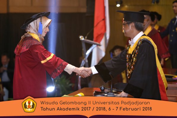 Wisuda Unpad Gel I I TA 2017-2018 Fak Ilmu Sosial Dan Ilmu Politik oleh Rektor 143