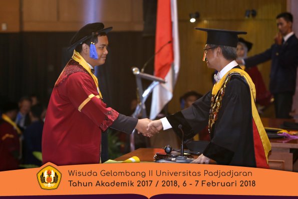 Wisuda Unpad Gel I I TA 2017-2018 Fak Ilmu Sosial Dan Ilmu Politik oleh Rektor 149