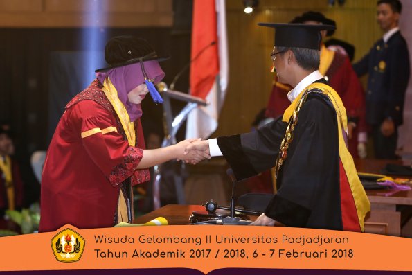 Wisuda Unpad Gel I I TA 2017-2018 Fak Ilmu Sosial Dan Ilmu Politik oleh Rektor 152
