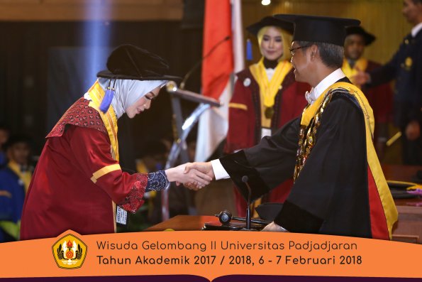 Wisuda Unpad Gel I I TA 2017-2018 Fak Ilmu Sosial Dan Ilmu Politik oleh Rektor 156