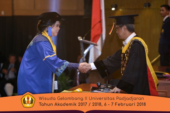 Wisuda Unpad Gel I I TA 2017-2018 Fak Ilmu Sosial Dan Ilmu Politik oleh Rektor 168