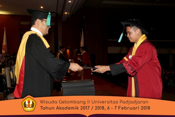Wisuda Unpad Gel I I TA 2017-2018 Fakultas perikanan dan kelautan oleh Dekan 006